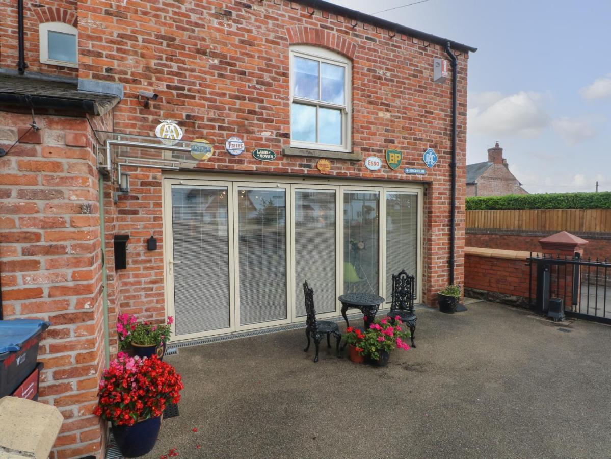 The Lodge At Cross Cottage Wrexham Exterior photo